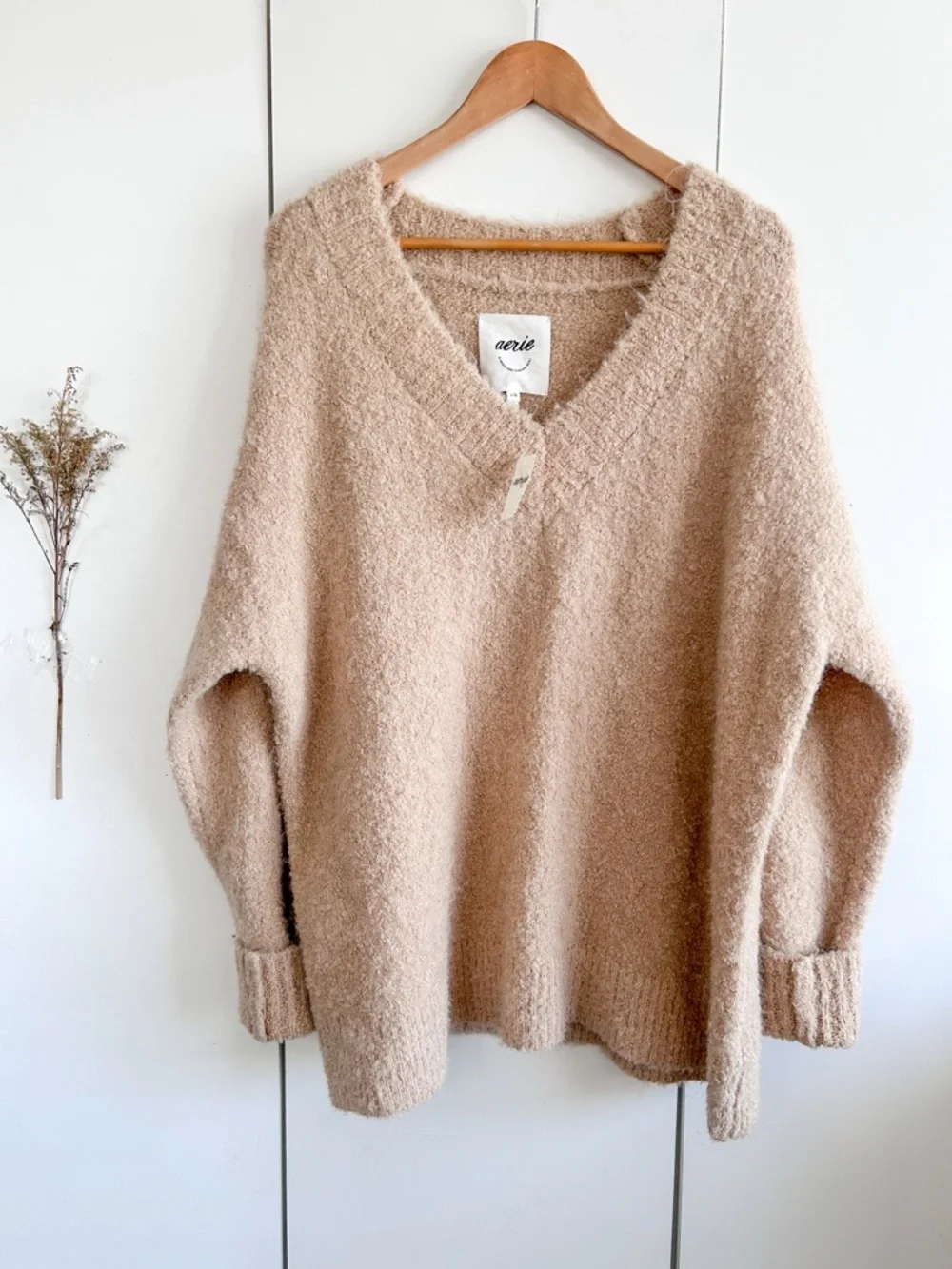 Aerie Teddy Boucle V-Neck Sweater NWT • Sz Large